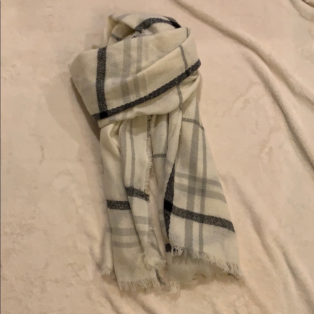Old navy blanket scarf.